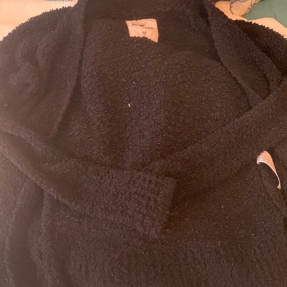 Hollister cozy sweater black and nice!